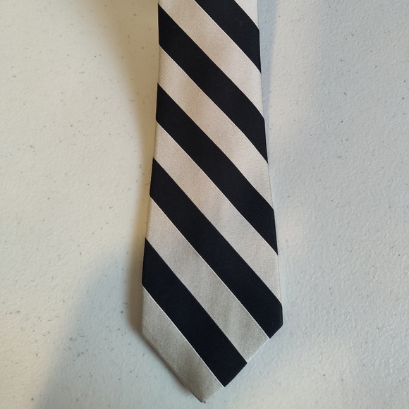 Vintage All Silk Italian Neck Tie Woven in Italy! - Picture 1 of 3